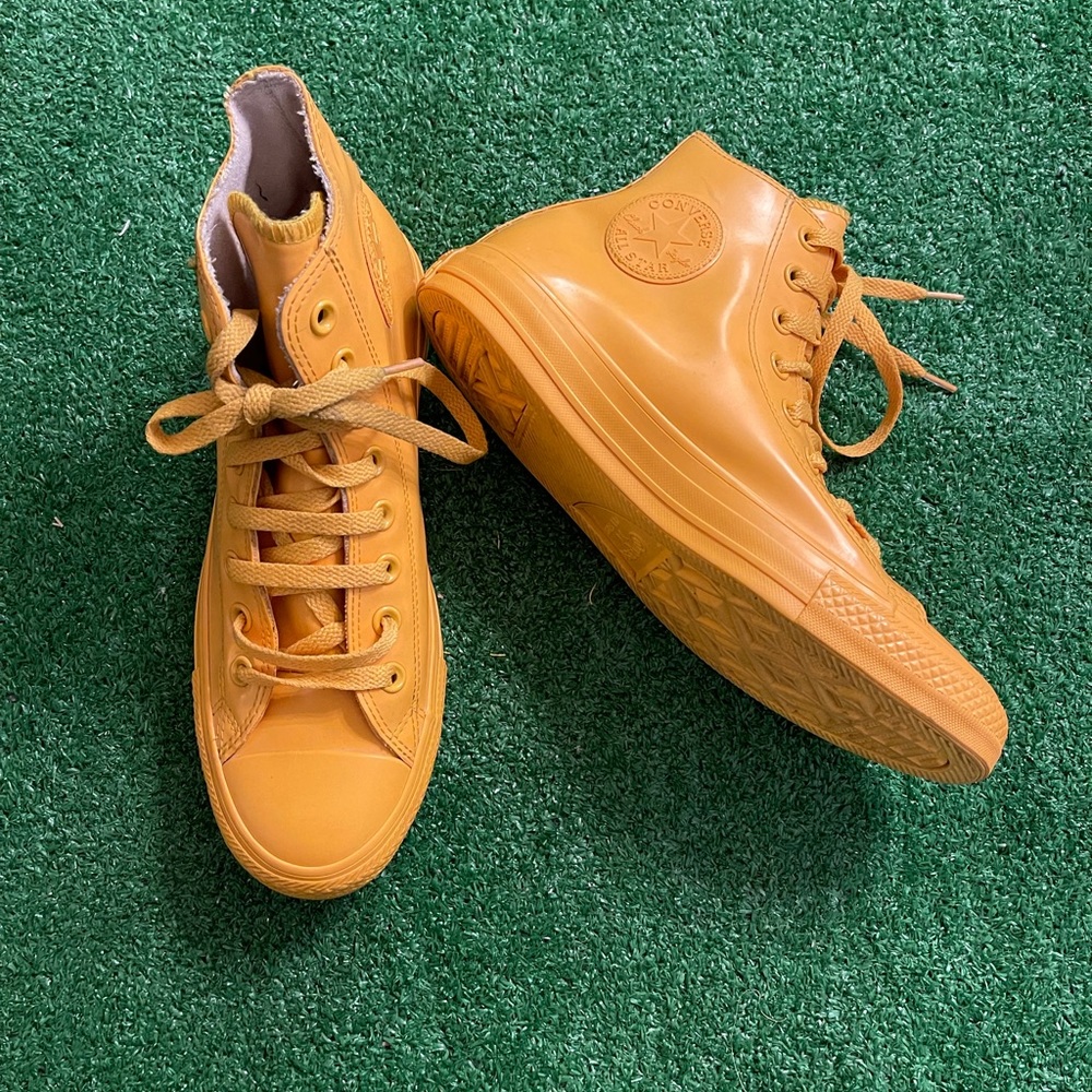 LIMITED EDITION YELLOW RUBBER CONVERSE| M sz 7 W 9